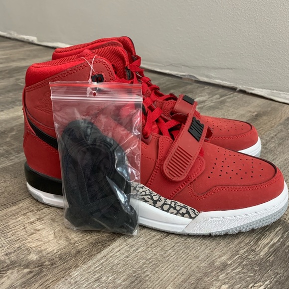 jordan legacy 312 pistons - Picture 2 of 5